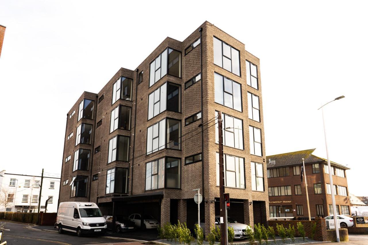 Penthouse - Harbour Views Apartment Poole Bagian luar foto