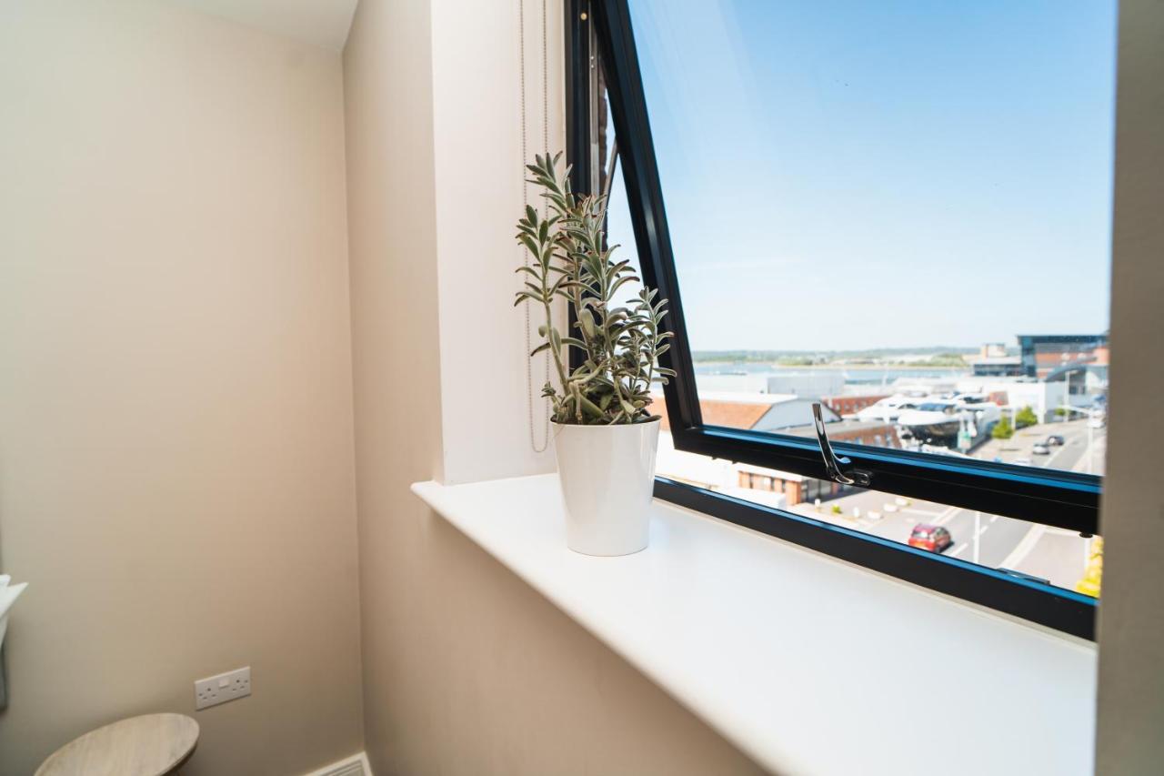 Penthouse - Harbour Views Apartment Poole Bagian luar foto