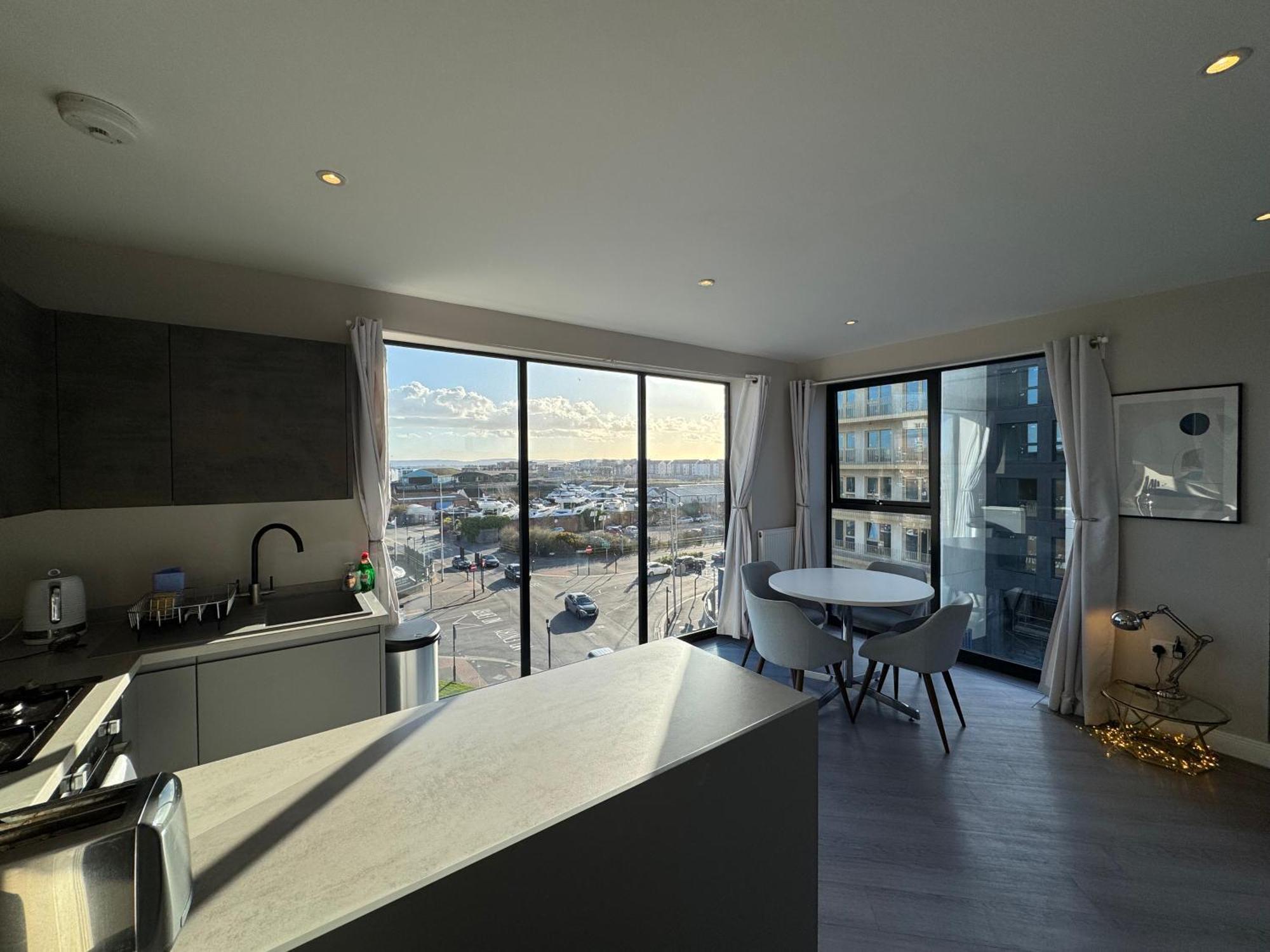 Penthouse - Harbour Views Apartment Poole Bagian luar foto